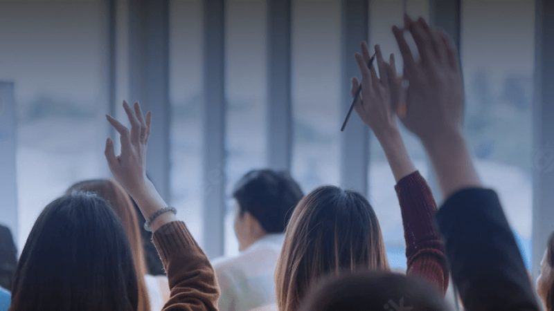 成人教育网上平台的价格并非一成不变，其构成因素主要包括以下几个方面：